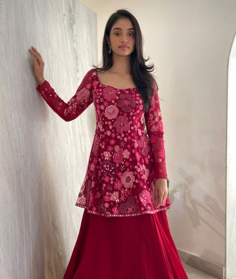 Wedding Outfits From Scratch, Paplam Style Kurti, Long Skirt Top Designs, Floral Dresses With Sleeves, Diwali Dresses, Indian Bridesmaid Dresses, Simple Frock Design, Indian Outfits Lehenga, Anarkali Dress Pattern