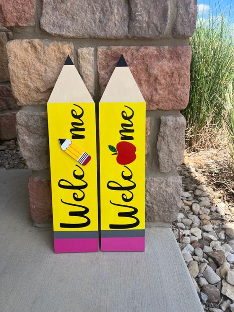 Pencil Sign, Teacher Diy, Small Teacher Gifts, Teacher Clipboard, Welcome Porch Sign, Appreciation Gifts Diy, Teacher Appreciation Gifts Diy, Teachers Appreciation, Wooden Signs Diy