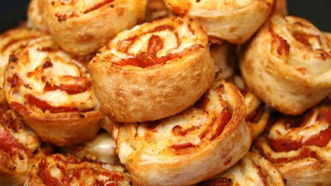 Pepperoni Pizza Sourdough Bread, Sourdough Superbowl Snacks, Sourdough Discard Pepperoni Rolls, Sourdough Pizza Roll Ups, Pepperoni Mozzarella Sourdough Bread, Sourdough Superbowl, Pepperoni Sourdough Bread, Sourdough Discard Pizza Rolls, Sourdough Pepperoni Cheese Bread