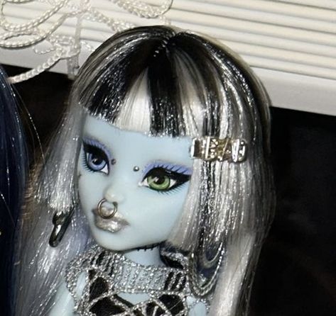 Monster High Doll Makeup, Jane Boolittle Icon, Customized Monster High Dolls, Monster High Face Up, Monster High Doll Restyle, Monster High Hair, Doll Makeover, Doll Customs, Doll Customization