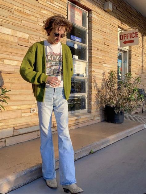 Flare Jeans And Boots Outfit Country, Mens Flared Jeans Outfit, 80s Mens Outfits, Flare Jeans Outfit Aesthetic, 70s Outfits Men, Flair Jeans Outfit, Bootcut Jeans Outfit, Flare Jeans Outfit, Jeans Outfit Men