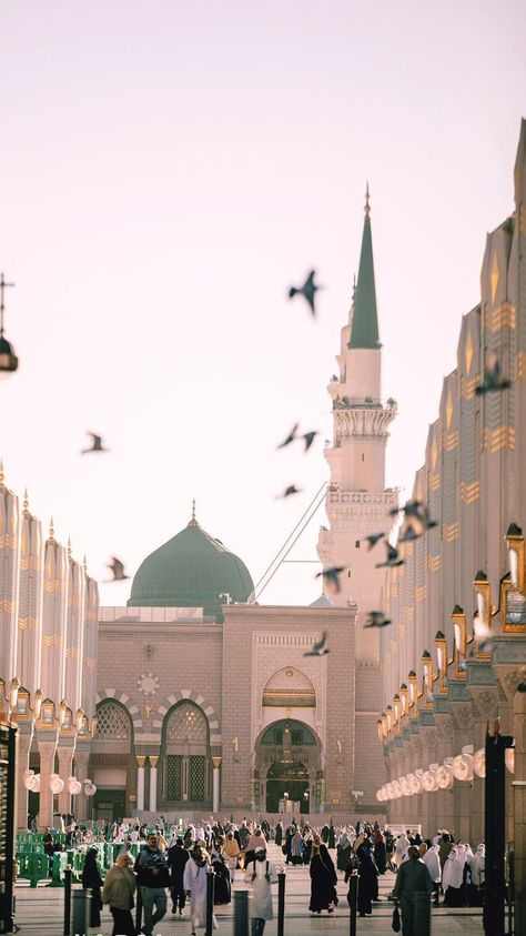 Madinah Aesthetic, Pakistan Funny, Madina Sharif Beautiful Pic, Mecca Madinah, Social Media Images Design, Beautiful Mosque, Milad Un Nabi, Medina Mosque, Imam Hussain Wallpapers