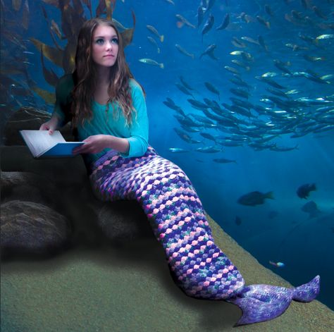 This one's for all the mermaid lovers out there who always wanted their own tail. The top part is a “lapghan” blanket and the bottom cocoons your feet. Crochet Mermaid Blanket Pattern, Mermaid Tail Blanket Crochet Pattern, Mermaid Blanket Pattern, Free Mermaid Tails, Mermaid Tail Dress, Crochet Blanket Girl, Mermaid Tail Blanket Pattern, Knitted Mermaid Tail, Crochet Mermaid Blanket