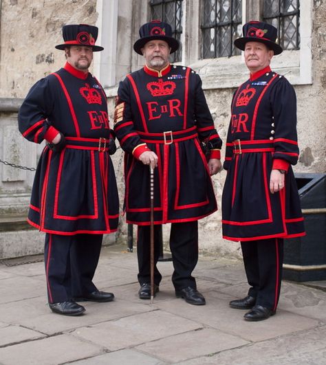 Yeoman Warden in Everyday uniform Yeoman Warder, London Tower, Rule Britannia, British Uniforms, Everyday Uniform, The Tower Of London, London Brands, Brick Lane, British Monarchy