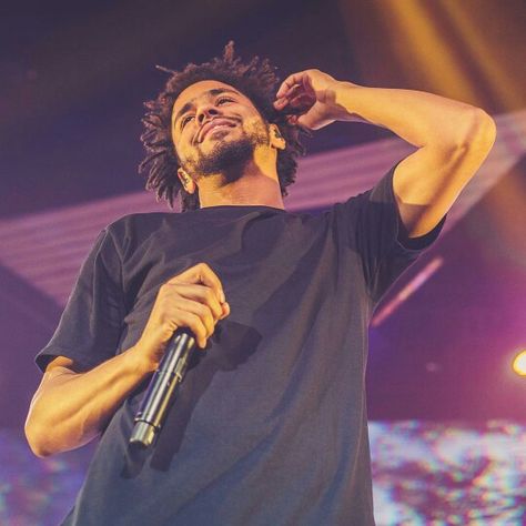 J Cole Pfp, Jcole Aesthetic, J Cole And Drake, J Cole Art, Jermaine Cole, Cole Baby, Music Cover Photos, Rap Aesthetic, J Cole