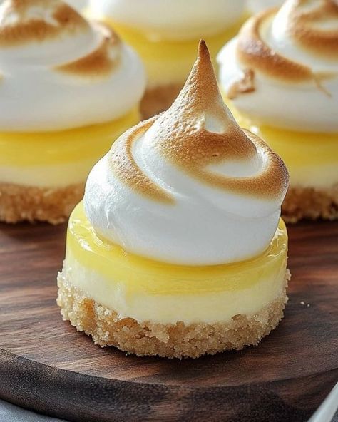 Lemon Meringue Recipe, Lemon Cheesecakes, Idea Cake, Lemon Meringue Cheesecake, Meringue Recipe, Martha Stewart Recipes, Spring Desserts, Lemon Meringue Pie, Meringue Pie