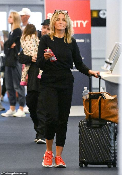 Cameron Diaz 2023, Cameron Diaz Husband, Cameron Diaz Hair, Siena Miller, Cameron Diaz Style, Holidays Abroad, Benji Madden, Fall Weekend Outfits, Mama Fashion