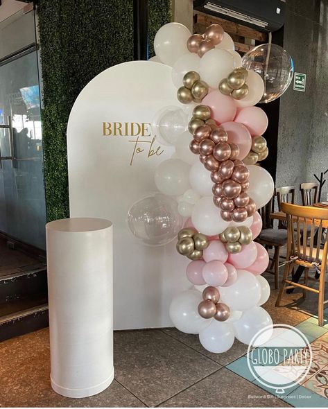 Shower Arch, Baloon Art, Bride To Be Decorations, Bridal Shower Decorations Diy, Bridal Shower Inspiration, Shower Inspiration, Balloon Gift, Home Design Living Room, Bridal Shower Theme