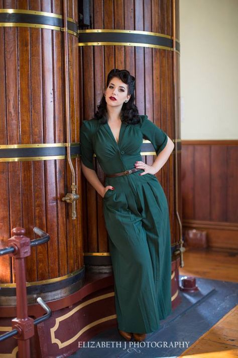 Miss Victory Violet <3 Miss Victory Violet Outfits, Violet Outfits, Miss Victory Violet, Victory Violet, Pinup Vintage, Period Clothing, Period Outfit, New Blog Post, Vintage Models