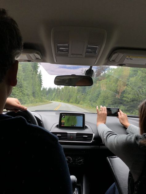 Couple On Road Trip, Car Trip Aesthetic Couple, Couple Roadtrip Aesthetic, Traveling With Partner Aesthetic, Road Trip With Boyfriend Aesthetic, Couples Road Trip Aesthetic, Road Trip Aesthetic Couple, Family Car Aesthetic, Couple Road Trip Aesthetic