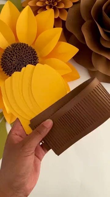 Sunflower Sunrise, Diy Paper Flowers Tutorial, Diy Paper Art, Crepe Paper Flowers Diy, Sunflower Crafts, Paper Sunflowers, Rose Crafts, Origami Rose, Easy Paper Flowers