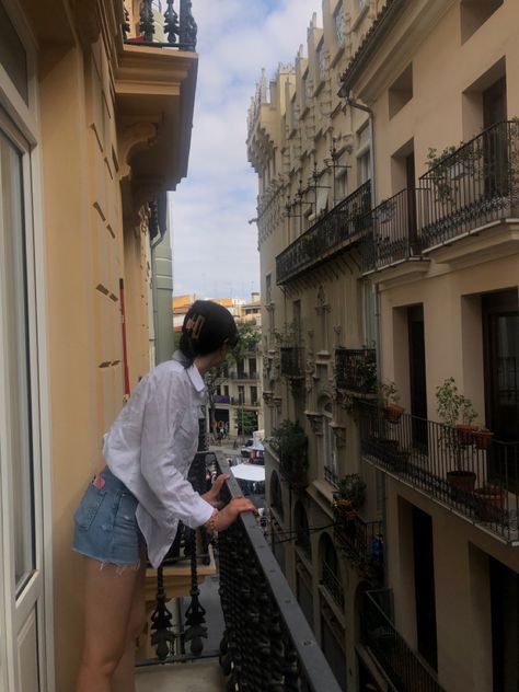 Apartment In Spain Aesthetic, Spain Aethestic, Spain Life Aesthetic, Southern Spain Aesthetic, Spain Trip Aesthetic, Life In Spain Aesthetic, Spain Lifestyle Aesthetic, Barcelona Girl Aesthetic, Spain Aestethic