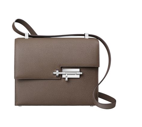 Verrou 21 Hermes bag in Epsom calfskin (size 21) Measures 8" x 6" x 2" 2 interior pockets Palladium plated lock shape closure Can easily be worn on the shoulder or as a crossbody thanks to a cleverly designed strap. Created by Robert Dumas in 1938, the Verrou clutch has evolved into a structured bag with straight lines, embellished with the signature clasp resembling the bolt on a stable door. Color : etain Hermes Verrou Bag, Hermes Verrou, Hermes Purse, Stable Door, Aesthetic Bags, Expensive Clothes, Structured Bag, Favorite Handbags, Handbags Affordable