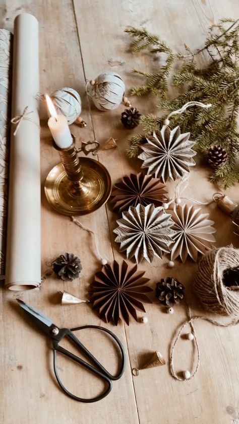 ★ｅｍｍａ ｓｕｎｄｓｔｒÖｍ ★ (@lapptussan) • Instagram photos and videos Til Og Fra Kort Jul Diy, Vika Papper Jul, Crafts By Season, Scandinavian Christmas Decorations, Fun Christmas Decorations, Christmas Paper Crafts, Xmas Diy, Clay Ornaments, Christmas 2017