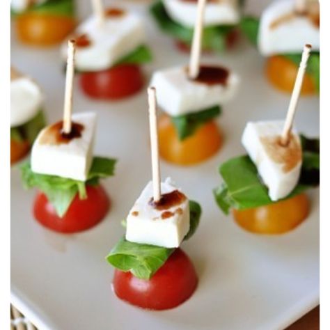 Grown up finger food...whatever "grown up" means. Garden Party Recipes, Sommer Mad, Wellness Food, Caprese Skewers, Food Snack, Healthier Recipes, Summer Snacks, Snacks Für Party, Low Cal