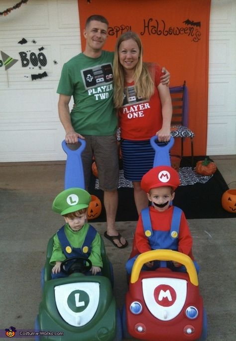 Mario Kart Family Halloween Costume Idea Mario Cart Halloween Costumes Family, Mario Cart Family Costumes, 4 Family Halloween Costume, Mario Kart Family Costumes, Mario Cart Halloween Costumes, Family Of 3 Halloween Costumes, Family Costumes Diy, Mario Und Luigi, Family Themed Halloween Costumes