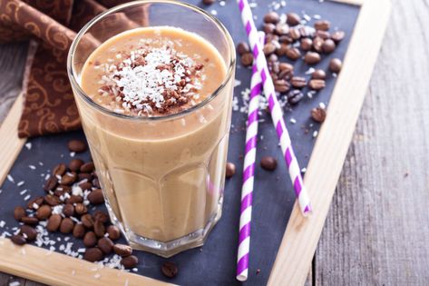 Coffee Smoothie Recipe to Cool You Down – SWEAT Mocha Shake, Coffee Protein Smoothie, Coffee Smoothie Recipes, Instant Breakfast, Healthy Coffee, Breakfast Drink, Milk Shakes, Smoothie Shakes, Shake Recipes