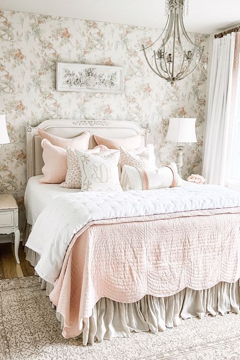 Traditional Pink Bedroom, Country Romance Bedroom, Vintage Floral Bedroom Aesthetic, French Feminine Bedroom, Cottage Pink Bedroom, Pink Love Shack Fancy Bedroom, Pink Coastal Granddaughter Room, Pink French Country Bedroom, Loveshackfancy Room Aesthetic