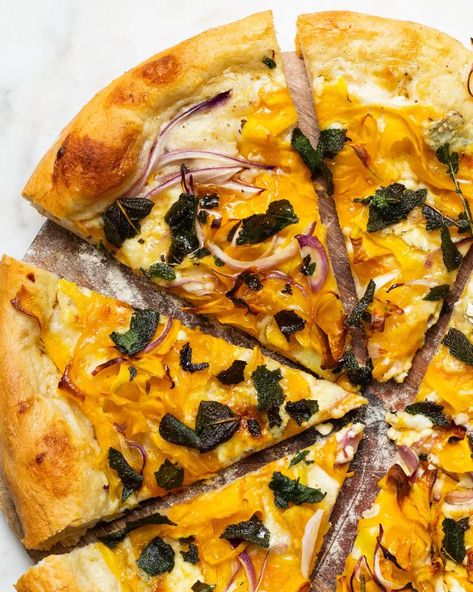 Butternut Squash Pizza with Crispy Sage & Hot Honey - Justine Doiron Butternut Squash Flatbread, Fall Pizza Recipes, Butternut Squash Dinner, Fall Pizza, Butternut Squash Pizza, Squash Pizza, Best Pizza Dough, Pizza Recipes Easy, Cauliflower Crust