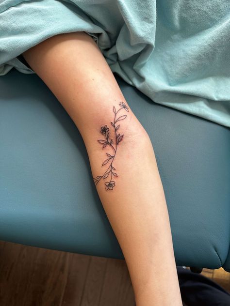 Thyrsus Tattoo, Hashimotos Tattoo, Thyroid Tattoo Ideas, Thyroid Tattoo, Partial Thyroidectomy, Nodules On Thyroid, Tattoos, Floral