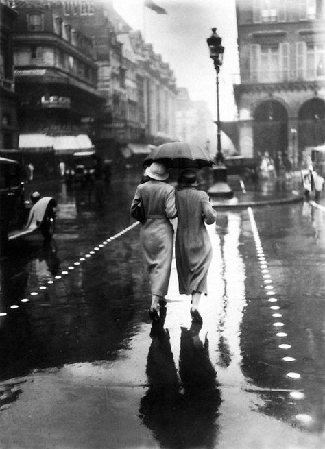 Found on whitenoten.tumblr.com via Tumblr #umbrellas http://www.amazon.com/The-Reverse-Commute-ebook/dp/B009V544VQ/ref=tmm_kin_title_0 I Love Rain, Sepia Photography, Walking Down The Street, Under The Rain, Black And White Photograph, Singing In The Rain, Walking In The Rain, Vintage Paris, Foto Art