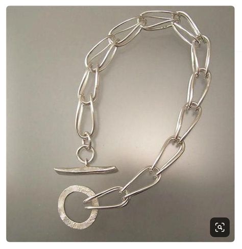 Handmade Silver Chain, Hantverk Diy, Fine Silver Jewelry, Silver Chains, Jewelry Techniques, Silver Chain Bracelet, Silver Jewelry Handmade, A Metal, Silver Bangles