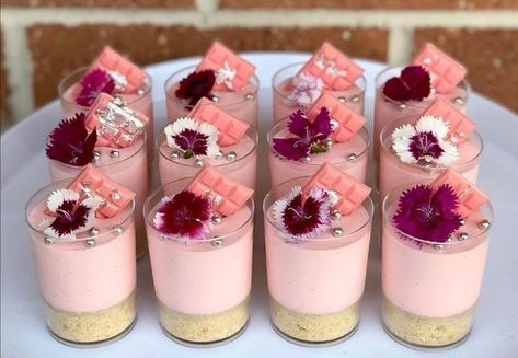 Dessert Cups Recipes, Dessert Shooters, Mini Dessert Cups, Fruits Decoration, Shower Desserts, Gourmet Desserts, Wedding Tea, Birthday Brunch, Dessert Cups