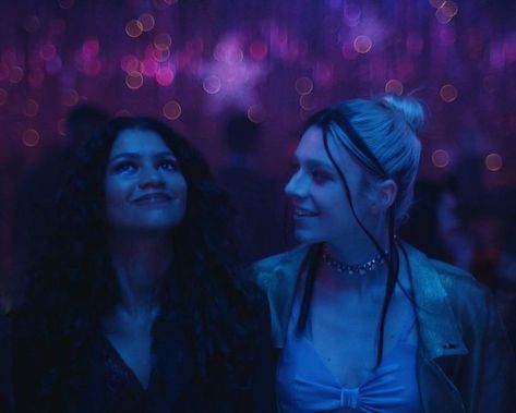 euphoria rue and jules Euphoria Rue And Jules, Rue And Jules, Euphoria Rue, Euphoria 2, I Miss Them, Movies And Series, Cinematic Photography, Movie Photo, Purple Aesthetic