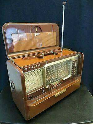 Radio Record Player, Old Radio, Antique Radios, Retro Radios, Radio Vintage, Old Time Radio, Retro Gadgets, Vintage Radios, Retro Radio