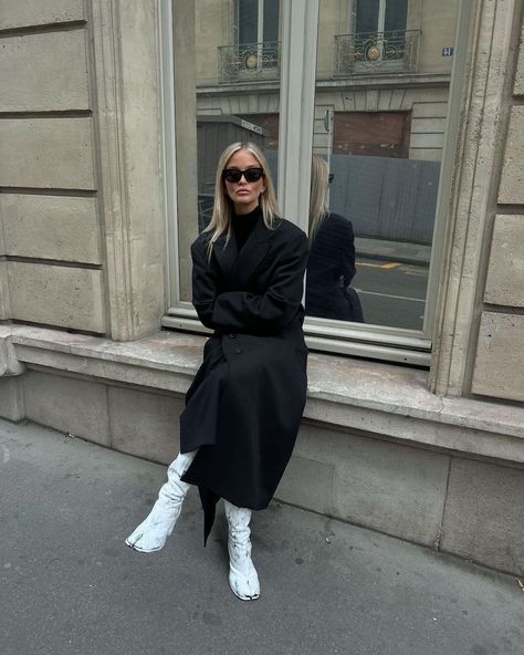 Minimalism Clothes, Josefine H J, Best Fashion Designers, Tabi Boots, Winter Outfit Inspiration, Style Inspiration Winter, Love Travel, Travel Fashion, Dress For Success