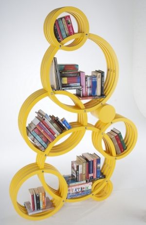 Cool circular bookshelves Circle Bookshelf, Circular Bookshelf, Beautiful Bookcases, Yard Aesthetic, Bookshelf Furniture, Beautiful Bookshelf, Creative Bookshelves, Cool Bookshelves, Bookshelf Design