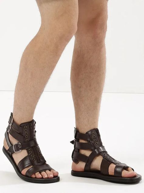 Mens Gladiator Sandals, Gladiator Sandals For Men, Mens Sandals Fashion, Fashion Shoes Sandals, Sandals For Men, Formal Mens Fashion, Mens Leather Sandals, Short Men Fashion, Leather Gladiator Sandals