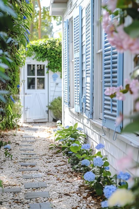 8 Coastal Cottage Design Tips – TastyInteriors Cute Coastal Cottage, Coastal Cottage Front Yard, Coastal Beach Cottage, English Beach Cottage, French Seaside Cottage, Coastal English Cottage, Blue And White House Exterior, French Beach Cottage, Seaside Cottage Aesthetic