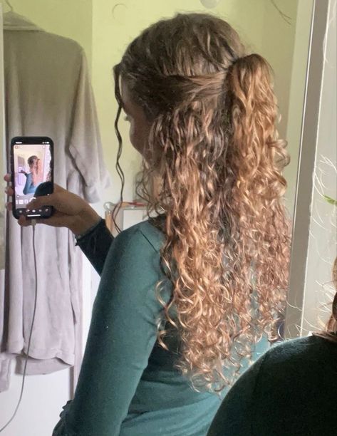 Boho Curly Hairstyles, Perfect Curly Hair, Curly Haircut, Outfit Creator, Highlights Curly Hair, Curly Hair Photos, Ice Spice, Trendy Hairstyle, Curly Hair Styles Easy