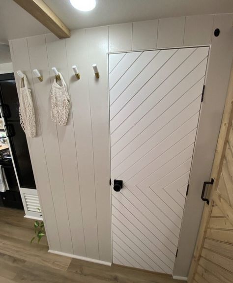 12 Camper Door Makeover Ideas for Interior and Exterior Doors | RV Inspiration Camper Door Makeover, Door Makeover Ideas, Rv Skirting, Rv Wallpaper, Beach Farmhouse, Rv Inspiration, Diy Camper Remodel, Diy Rv, Renovation Costs