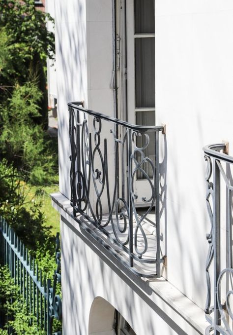 Colombes Juliet Balconies Ideas, Juliette Balcony Railing, Juliette Balcony Ideas, French Balcony Ideas, Juliet Balcony Ideas, English House Exterior, Eco House Plans, Parisian Balcony, Paris Balcony