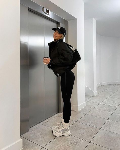 Jess Hunt, Look Legging, Coffee Queen, Instagram Coffee, Mode Inspo, Looks Chic, Winter Fits, Sporty Outfits, Autumn Outfit