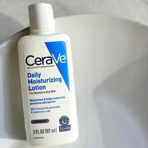 Cerave Daily Moisturizing Lotion, Lemonade Smoothie, Cerave Moisturizing Lotion, Daily Moisturizing Lotion, Cerave Skincare, Facial Lotion, Oil Free Moisturizers, Moisturizing Lotion, Body Makeup