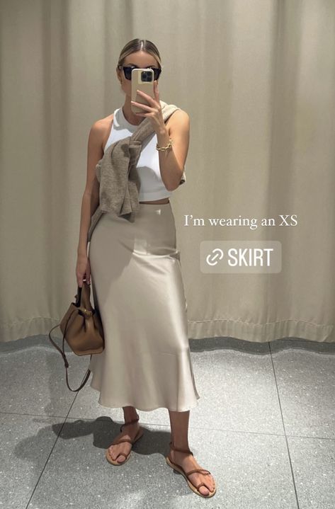 Satin Slip Midi Dress Outfit, Satin Skirt Casual Outfit Summer, Cream Slip Skirt Outfit Summer, Satin Slip Skirt Outfit Casual, Cream Silk Skirt Outfit Summer, Satin Skirt Outfits Summer, Midi Skirt Outfit Satin, Satin Skirt Ideas, Silk Skirt Work Outfit