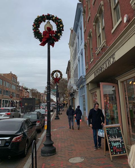 Winter Aesthetic Small Town, Hallmark Christmas Town Aesthetic, Christmas In A Small Town, Christmas Town Square, Winter Small Town Aesthetic, Downtown Christmas Aesthetic, Washington Dc Aesthetic Winter, Christmas Small Town Aesthetic, Christmas Small Town