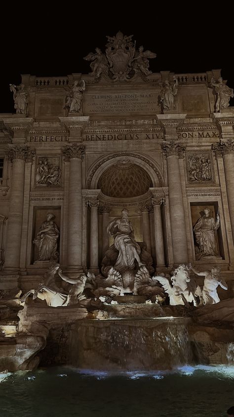 Trevi fountian Dark Italian Aesthetic, Icarus Greek Mythology, Old Library Aesthetic, Italy Rome Aesthetic, Rh Dorm, Rome Aesthetic, Italian Summer Aesthetic, Art Academia, Italian Aesthetic