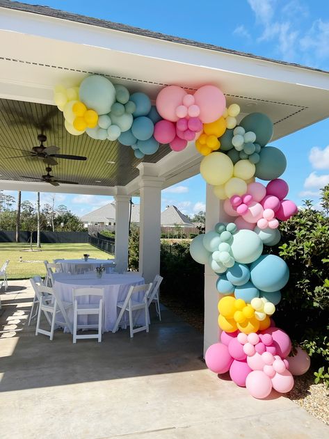 Outdoor Birthday Balloon Decor, Balloons On Pergola, Balloon Garland On Pergola, Balloon Decor Outside, Balloon Garland Entryway, Happy Birthday Balloon Garland, Tent Balloon Garland, Balloons On Deck Railing, Balloon Arch Colorful