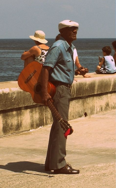 Guitar man :-) Havana, Cuba Cuban Style Fashion, Havana Cuba Fashion, Cuba Style, Cuban Fashion, Cuban Hat, Cuba People, Caribbean People, Cuban Men, Cuba Fashion