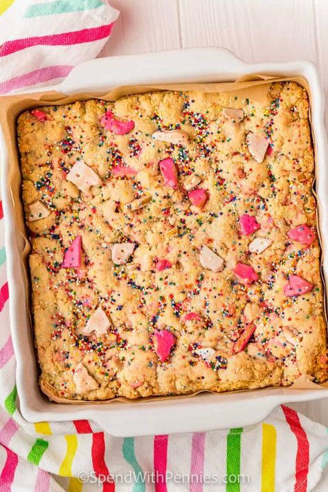 A circus animal blondies recipe is a fun new dessert recipe to try out. With animal cookies and sprinkles, it's a bar, a cookie, and a brownie all in one! #spendwithpennies #blondiesrecipe #circusanimalblondies #dessert #recipe #easy #blondebrownies #oldfashioned #cookie #easy #bar #best Frosted Animal Cookie Recipes, How To Make Blondies, Animal Cookies Recipe, Circus Animal Cookies, Frosted Animal Crackers, Turtle Brownies, Blonde Brownies, Ice Cream Cone Cupcakes, Easy Bar