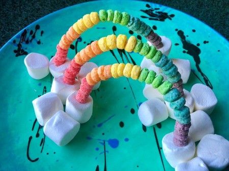 Edible Standing Rainbows | ThriftyFun Noah Activities, Edible Kids Crafts, Kingdom Builders, Fruit Loops Cereal, Preschool Cooking, Rainbow Snacks, Kids Food Crafts, Story Crafts, Good Kids