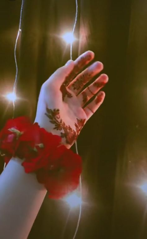 Untold Feelings, Girly Swag, Back Hand Mehndi, Video Nature, Shadow Video, Mehndi Designs Front Hand, Latest Simple Mehndi Designs, Romantic Videos, Hand Mehndi Designs