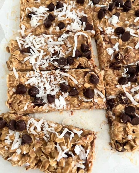 You will never want to buy store-bought granola bars again after making these chewy no-bake granola bars with chocolate chips. Bars With Chocolate Chips, Bars With Coconut, Bake Granola Bars, No Bake Granola, Chicken Dorito Casserole, Recipe Diaries, No Bake Granola Bars, Ww Meals, Recipe Builder