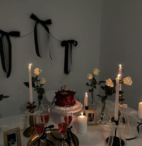 22nd Birthday Dinner Ideas, Dark Academia Bday Party, Boujee Birthday Gift Ideas, 1800 Themed Party, Black And Red Dinner Party, Red Food For Party, Dark Birthday Decorations, Birthday Concept Idea, Dark Red Party Decorations