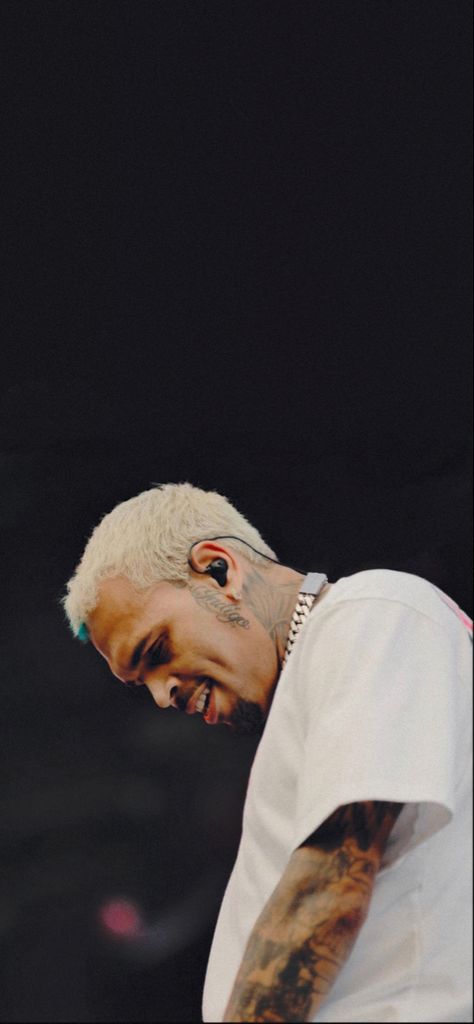 Chris Brown Smile, Chris Brown Wallpaper Iphone, Chris Brown Wallpaper Aesthetic, Chris Brown Aesthetic Wallpaper Iphone, Rap Hip Hop Wallpaper, Chris Brown Under The Influence, Chris Brown Aesthetic, Chris Brown Photos, Chris Brown Outfits