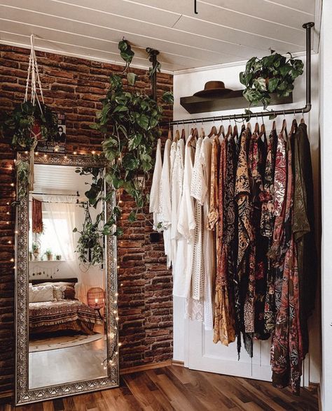 Boutique Dressing Room, Vintage Store Ideas, Rustic Closet, Boho Plants, Plants Interior, Earthy Home Decor, Wardrobe Furniture, Dressing Room Design, Beauty Room